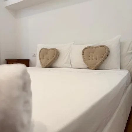 Eroi Apartament
